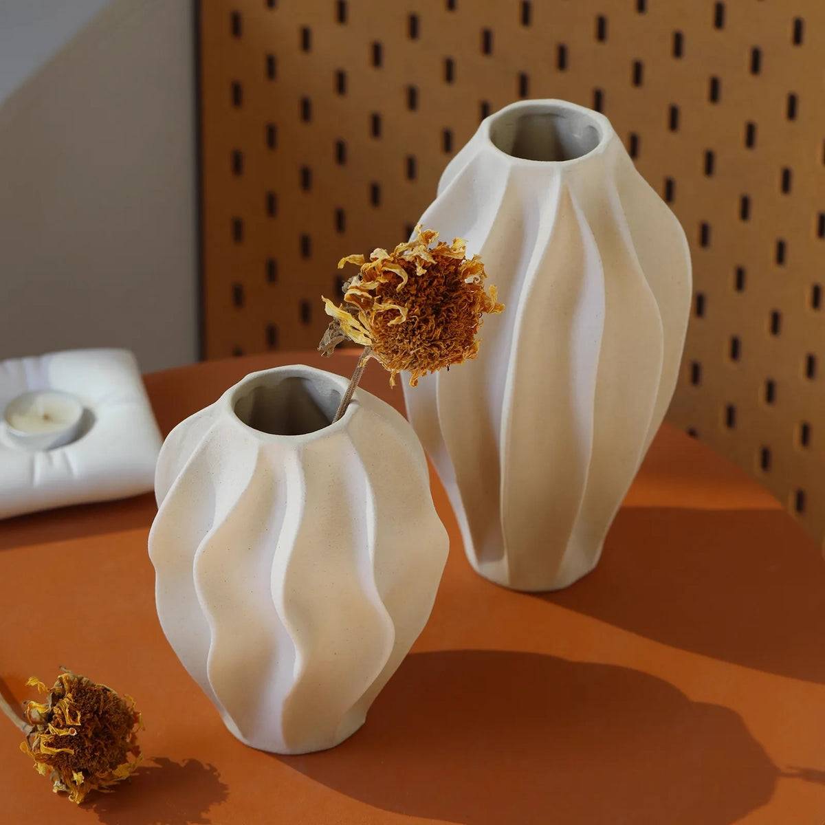 Beige Ceramic Vase with a High-End Feel and a Light Luxury Wave, Decorated with Yang Peach Flowers