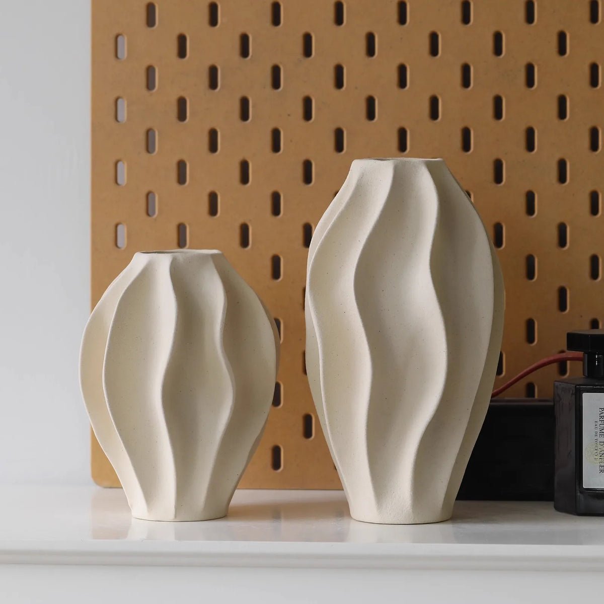 Beige Ceramic Vase with a High-End Feel and a Light Luxury Wave, Decorated with Yang Peach Flowers
