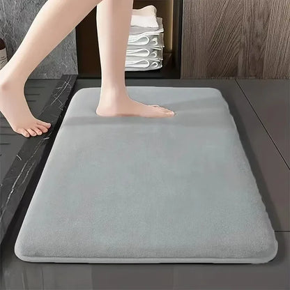 Coral Velvet Quick Dry Bath Mat in Light Gray