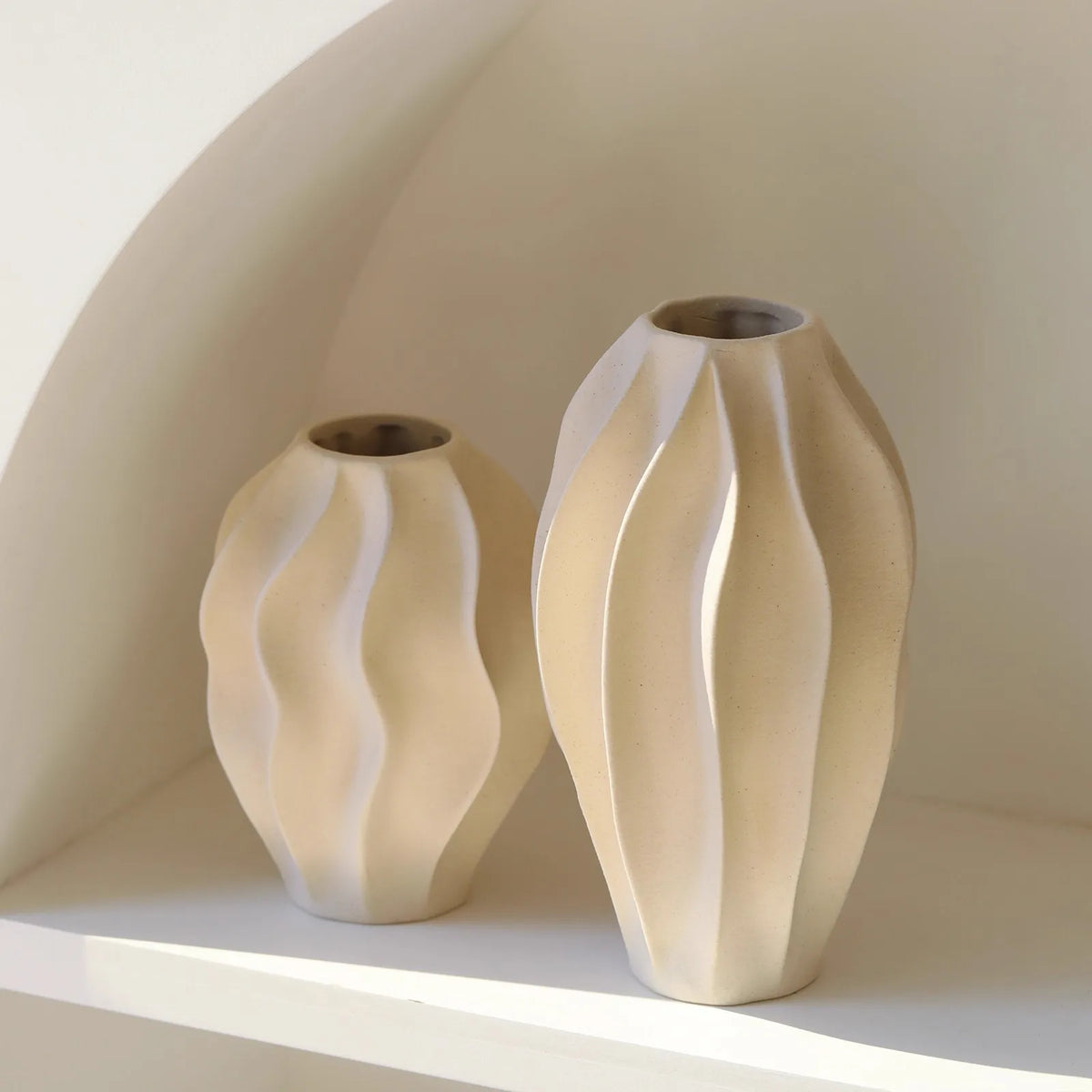 Beige Ceramic Vase with a High-End Feel and a Light Luxury Wave, Decorated with Yang Peach Flowers