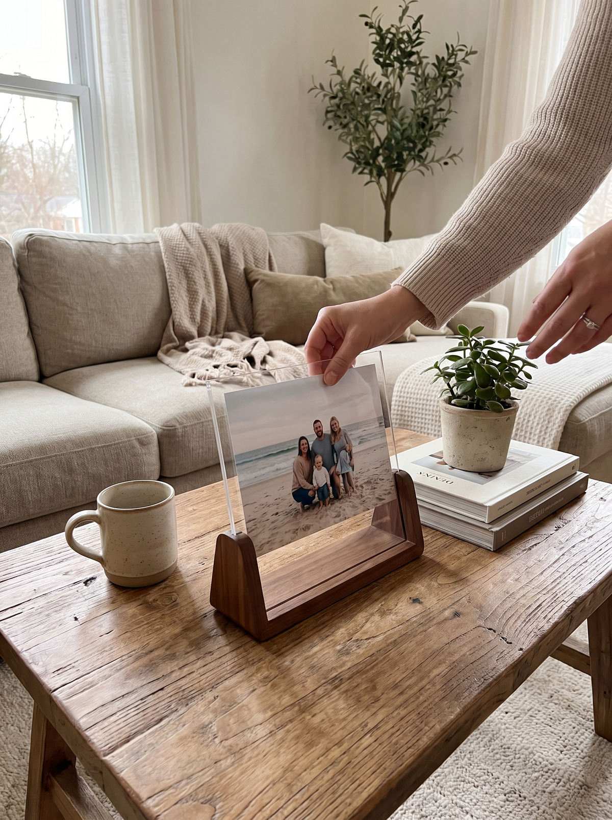 Acrylic U Shape Wood Photo Frame: Change It Whenever